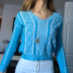 Slightly cropped blue v-neck knit sweater top